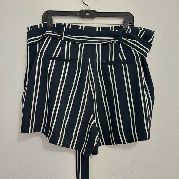 Torrid Black White Striped Shorts Womens High Rise Tie Front Belt Pockets Sz 14 - Picture 9 of 10